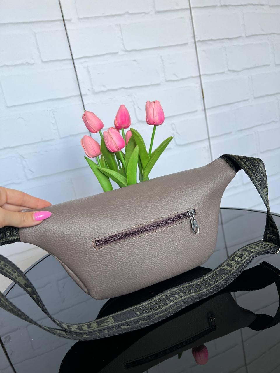 Сумка бананка на пояс женская из спортивной экокожи через плечо Капучино - фото 5 Сумка бананка на пояс женская из спортивной экокожи через плечо Капучино - фото 5