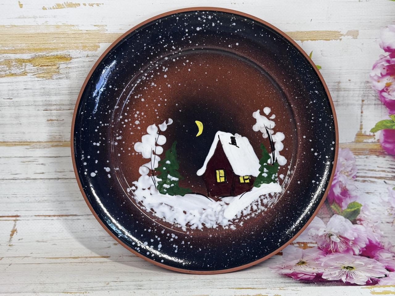 Тарелка глиняная порционная Рождественская Зима d 25 см с рисунком ручной работы - фото 4