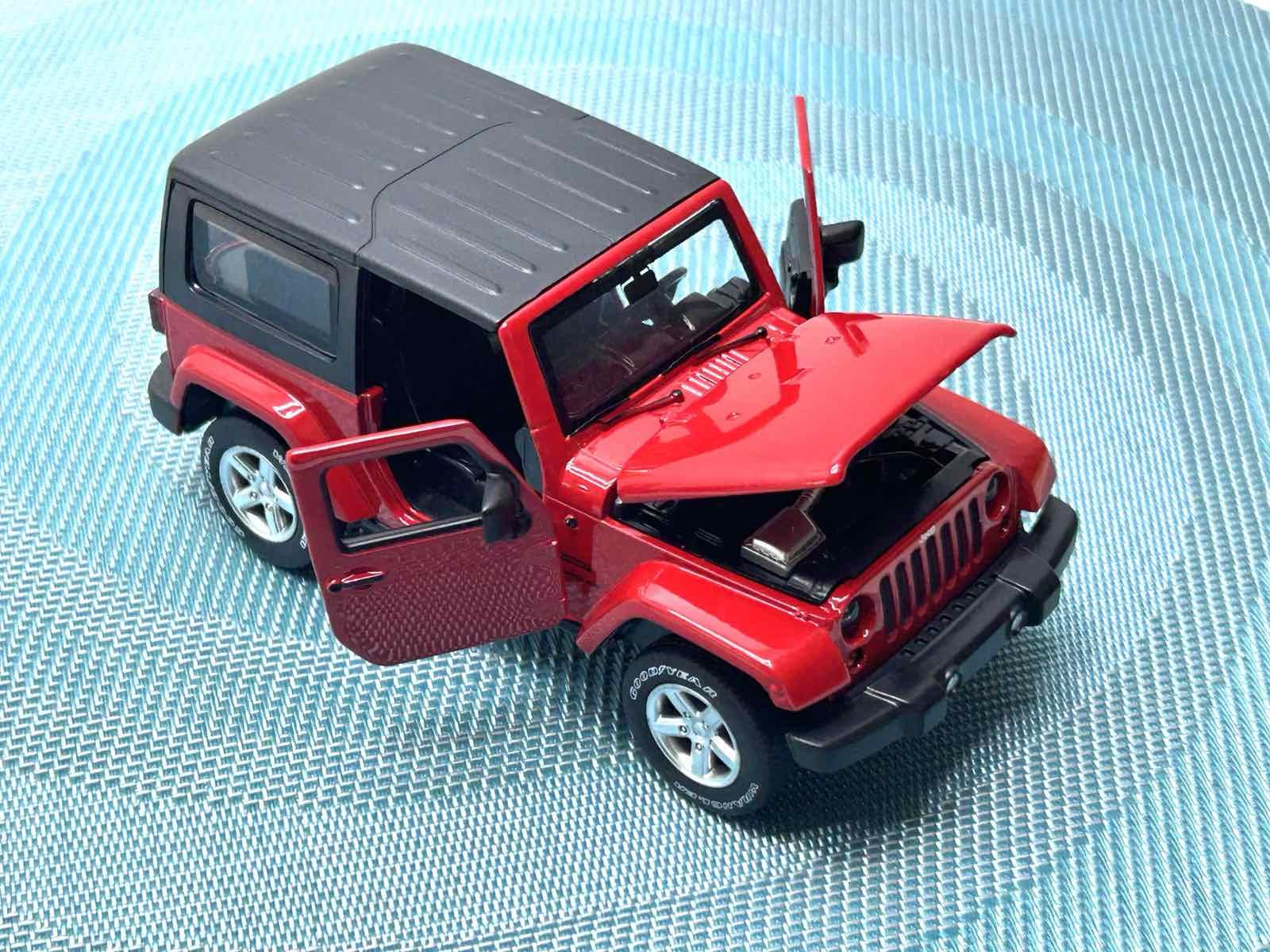 Машина металлическая Автопром Jeep Wrangler свет/звук/открывающаяся дверь/капот 1:32 Красный (68331)