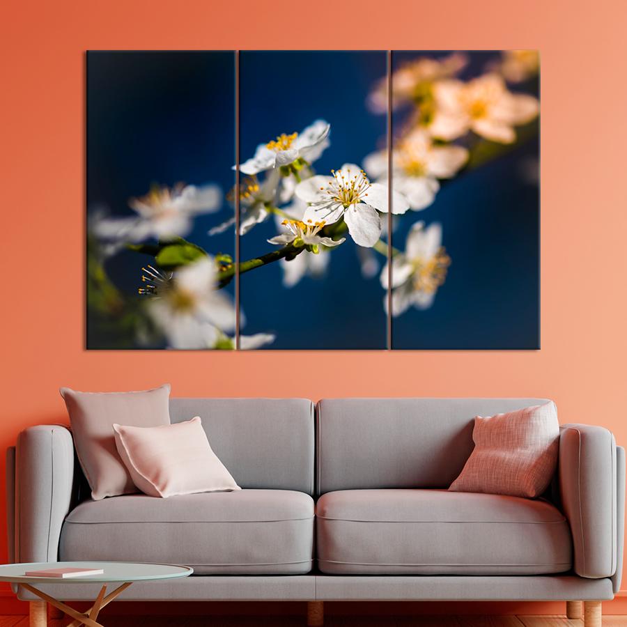 Картина цветы и растения Ветка сливы на фоне неба 156x100 см (A973-3)