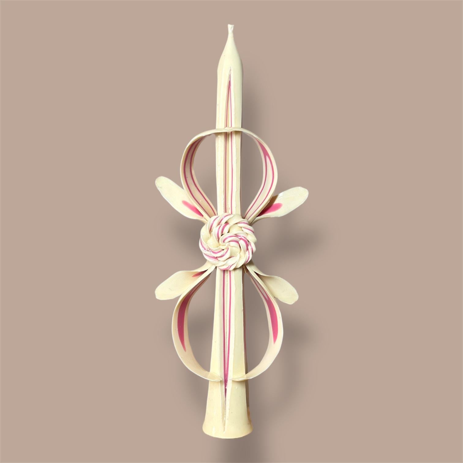 Свеча из пчелиного воска ручная резьба в форме восьмерки 15 см