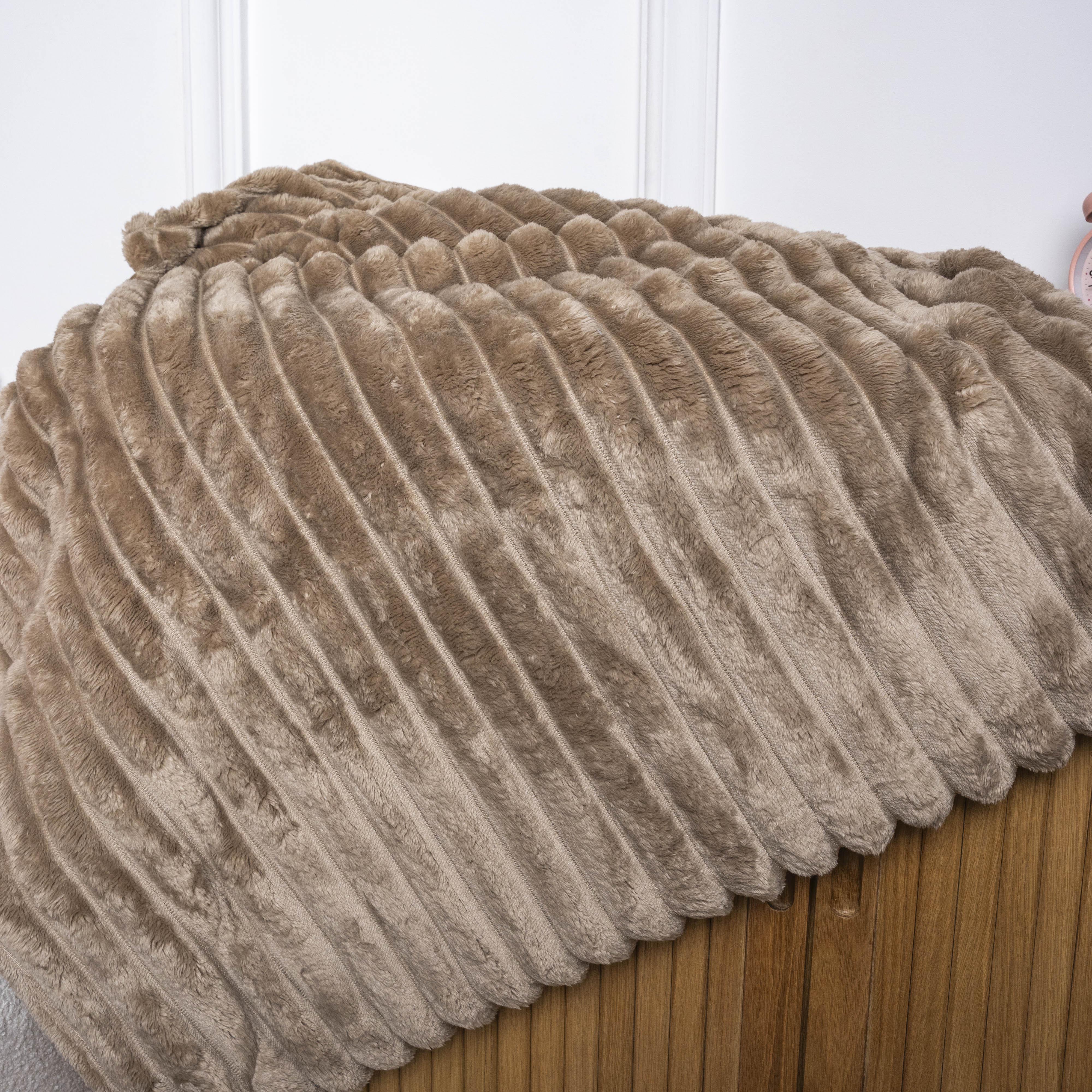 Плед Шарпей 86595 полуторный широкая полоска Капучино (9207_18) Плед Шарпей 86595 полуторный широкая полоска Капучино (9207_18)