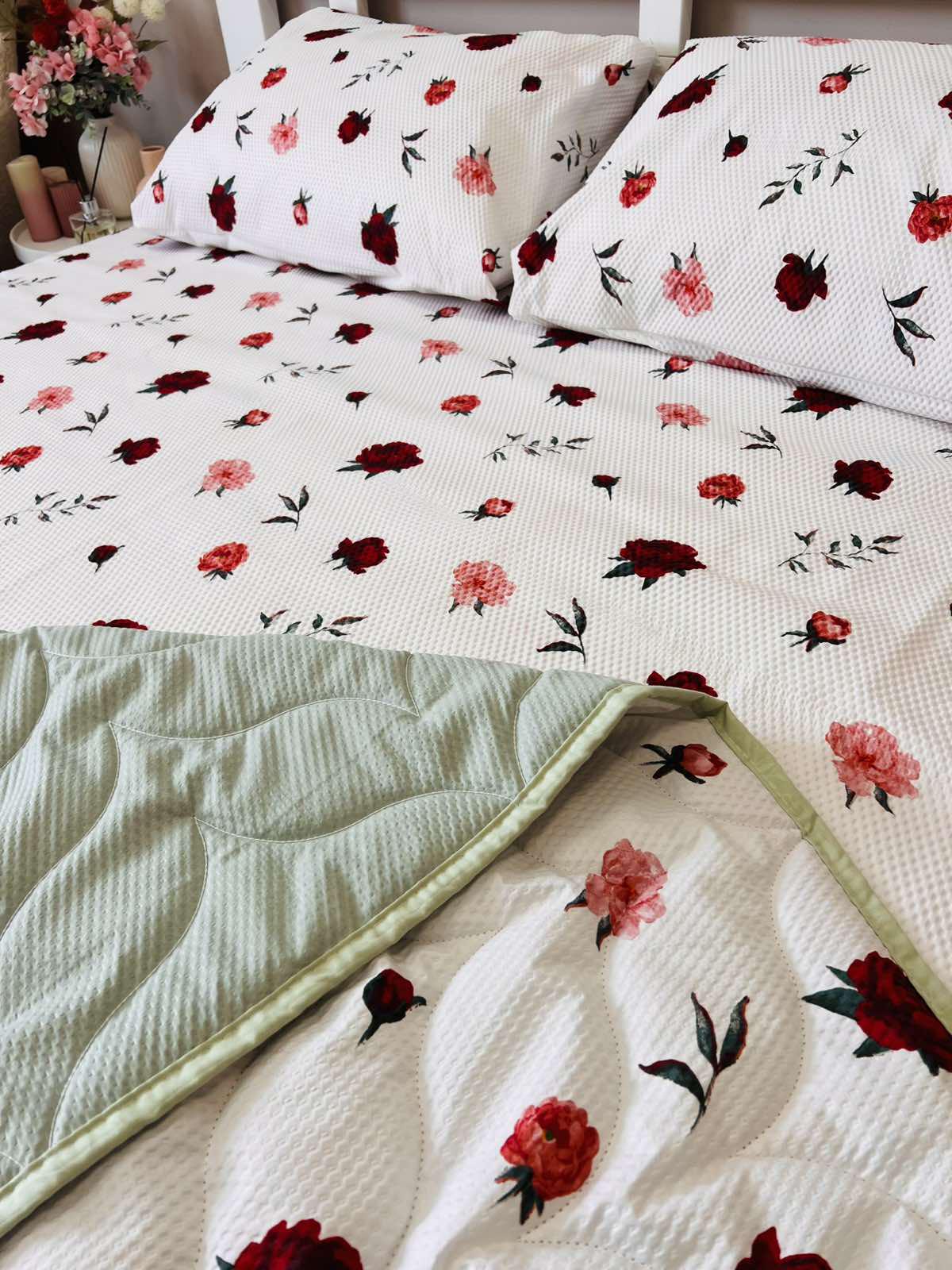 Комплект постільний жниварка з ковдрою з квітковим малюнком полуторний 150x215 см Білий (27477698) - фото 2 Комплект постільний жниварка з ковдрою з квітковим малюнком полуторний 150x215 см Білий (27477698) - фото 2