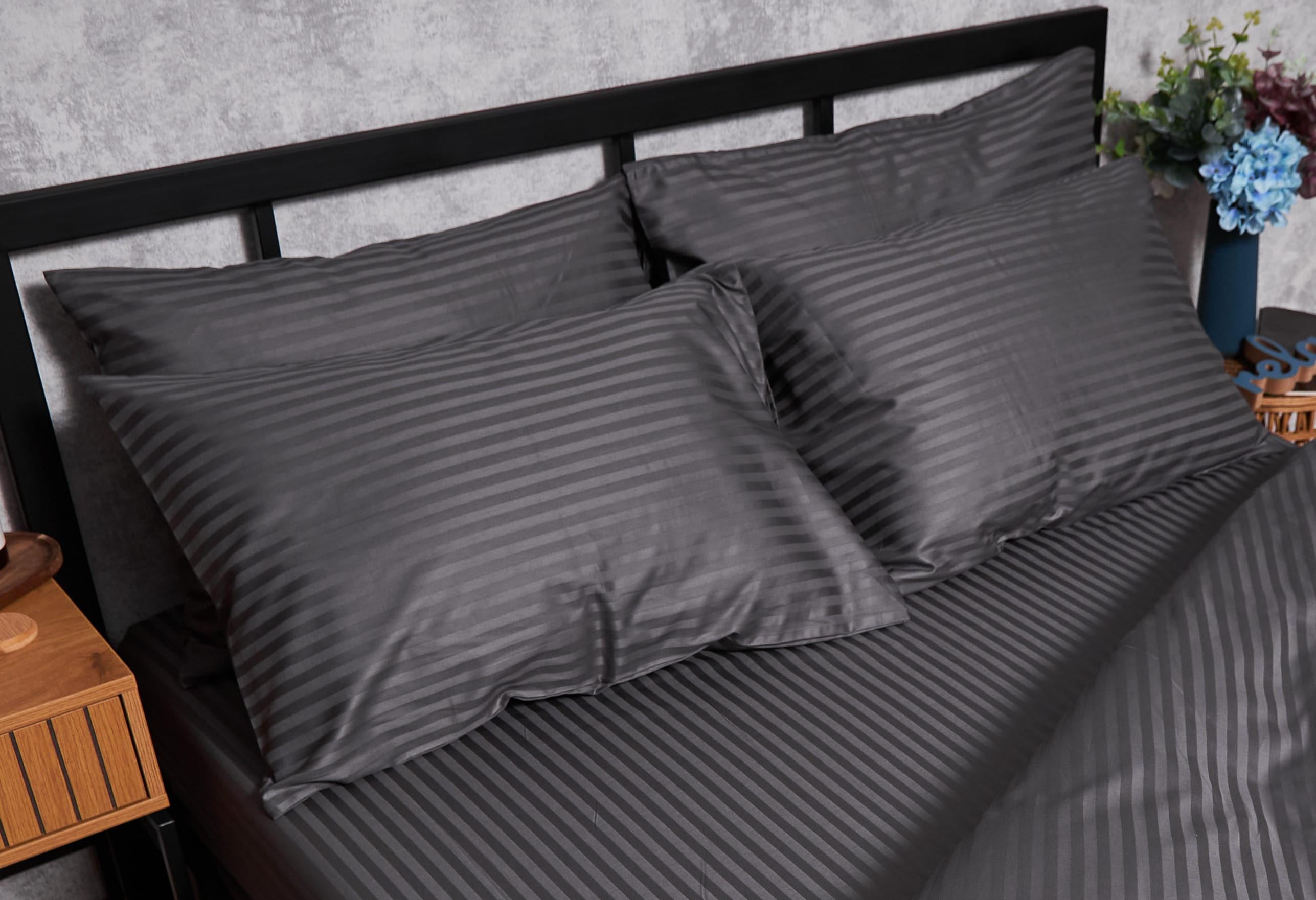 Набір наволочок Moon&Star Stripe Stripe Stripe Black satin 60х60 см 2 шт. (MS-840000400)