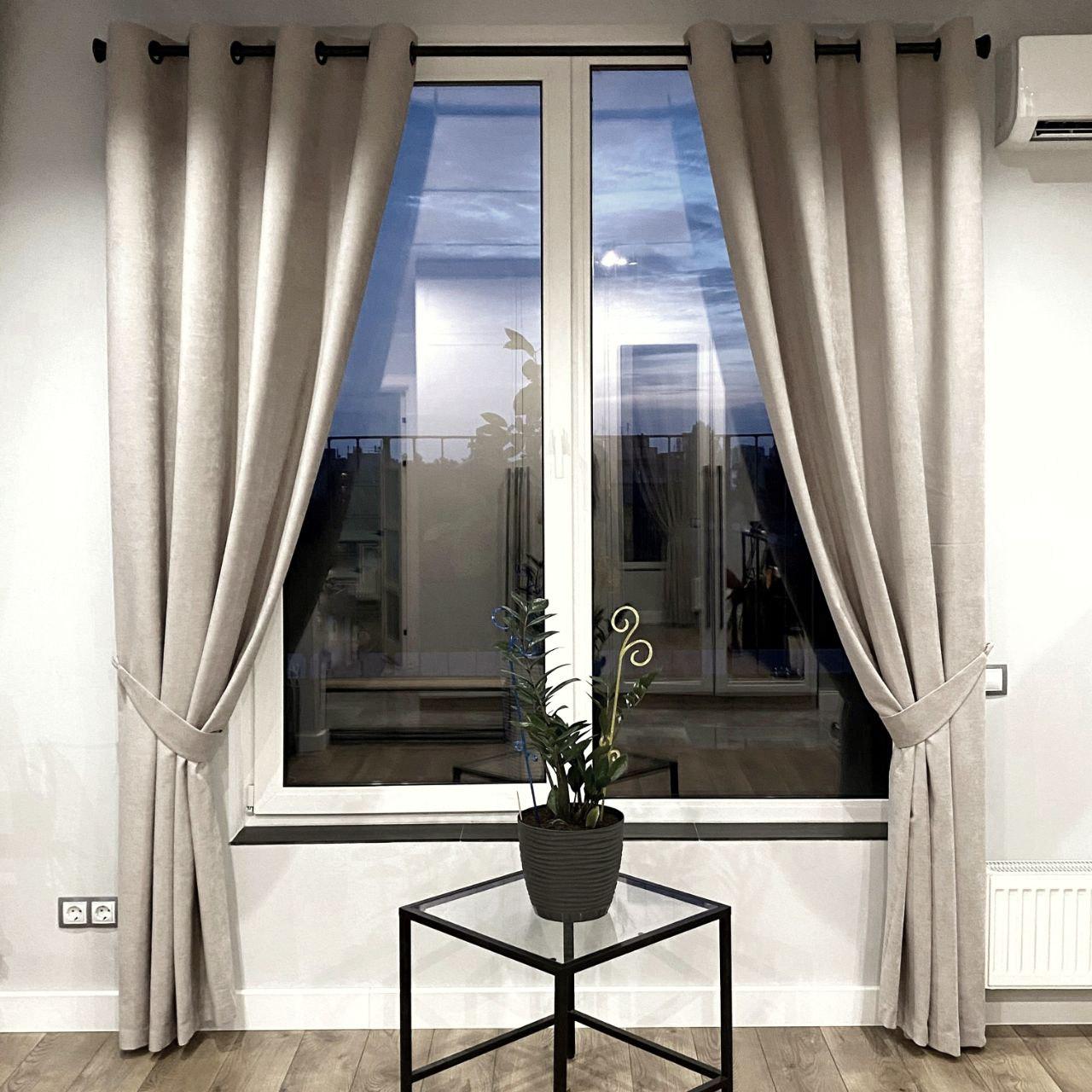 Шторы на черных люверсах с подхватами 175x250 см микровелюр 2 шт. Серо-бежевый (5801211-МТ22/175-BL) - фото 1 Шторы на черных люверсах с подхватами 175x250 см микровелюр 2 шт. Серо-бежевый (5801211-МТ22/175-BL) - фото 1