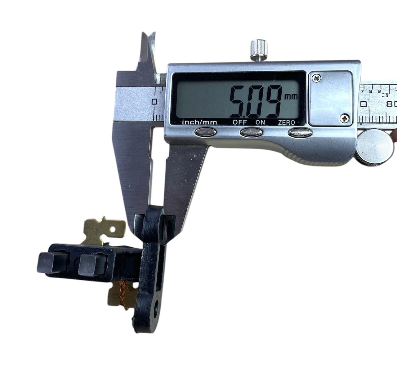 Щітки генератора із щіткотримачем 6,5-7 к.с. 2-3,5 кВт 168F/170F/GX120/GX160/GX200/EX1800/2500/2600 - фото 4 Щітки генератора із щіткотримачем 6,5-7 к.с. 2-3,5 кВт 168F/170F/GX120/GX160/GX200/EX1800/2500/2600 - фото 4