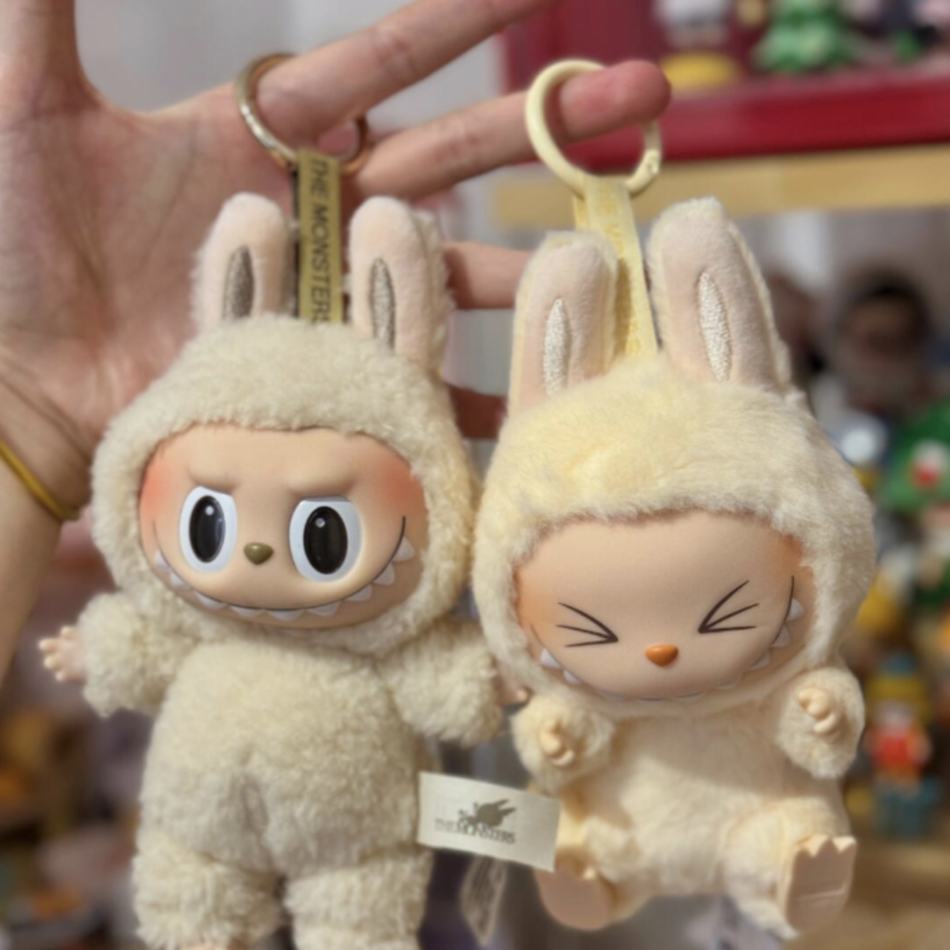 Іграшка-брелок Pop Mart Labubu Art The Monsters м'яка плюшева на рюкзак 17 см - фото 8 Іграшка-брелок Pop Mart Labubu Art The Monsters м'яка плюшева на рюкзак 17 см - фото 8