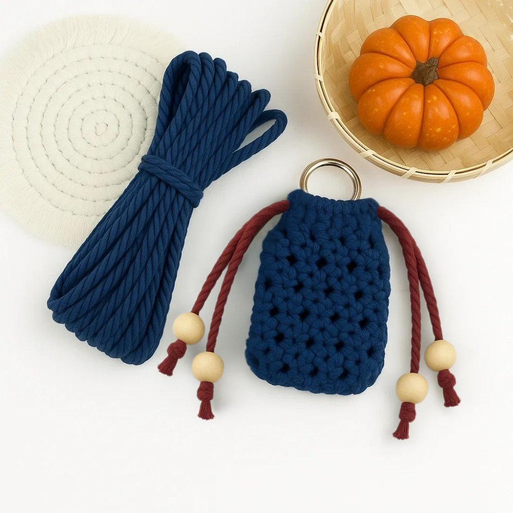 Набор макраме для рукоделия творчества и ручной вязки чехла для наушников и аксессуаров 8х7 см Темно-синий