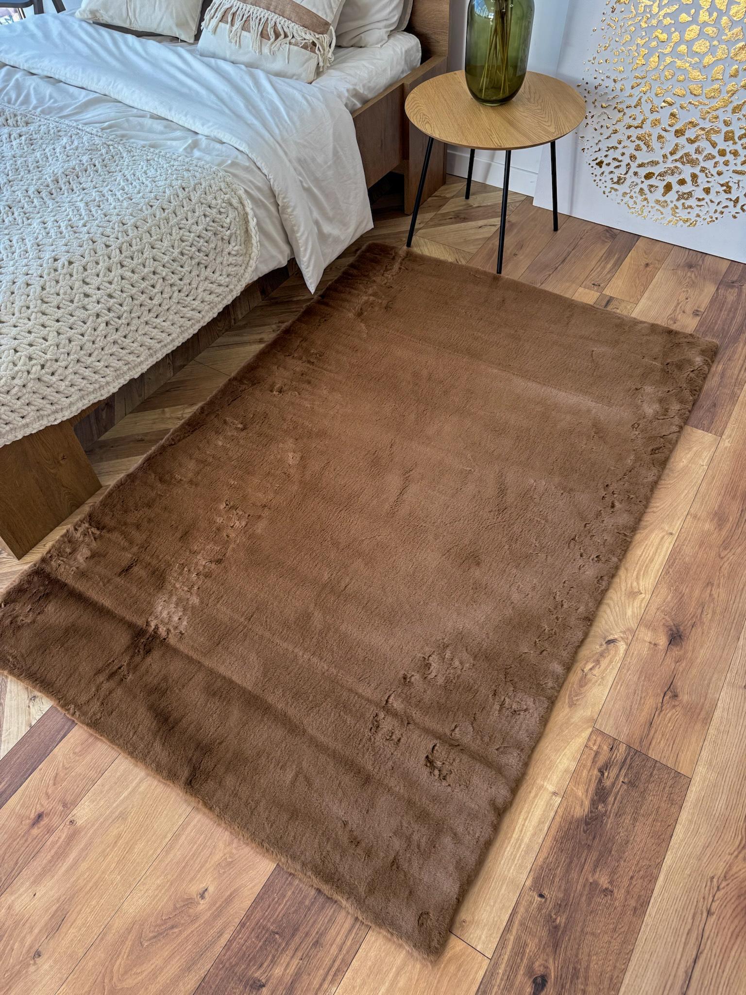 Ковер прямоугольный из искусственного меха кролика 120х180 см Коричневый