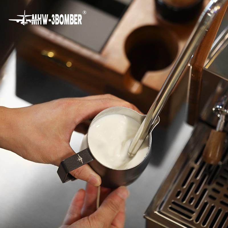 Питчер с ручкой для молока MHW-3BOMBER Turbo 350 мл Matte Black (P6007MB) - фото 5 Питчер с ручкой для молока MHW-3BOMBER Turbo 350 мл Matte Black (P6007MB) - фото 5