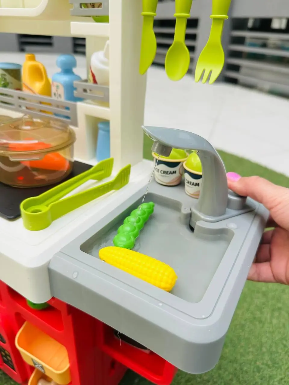 Дитяча кухня Limo Toy 918 А-В з водою/парою/світлом/звуком 65 предметів Червоний (2656489042) - фото 5 Дитяча кухня Limo Toy 918 А-В з водою/парою/світлом/звуком 65 предметів Червоний (2656489042) - фото 5
