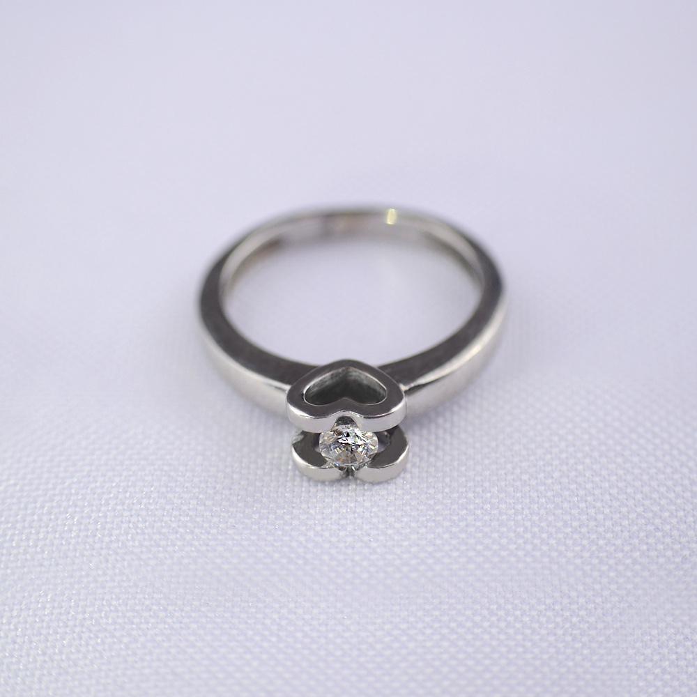 Серебряное родированное кольцо с белым камнем для женщины Сердечки р. 18 (28-kr) Серебряное родированное кольцо с белым камнем для женщины Сердечки р. 18 (28-kr)