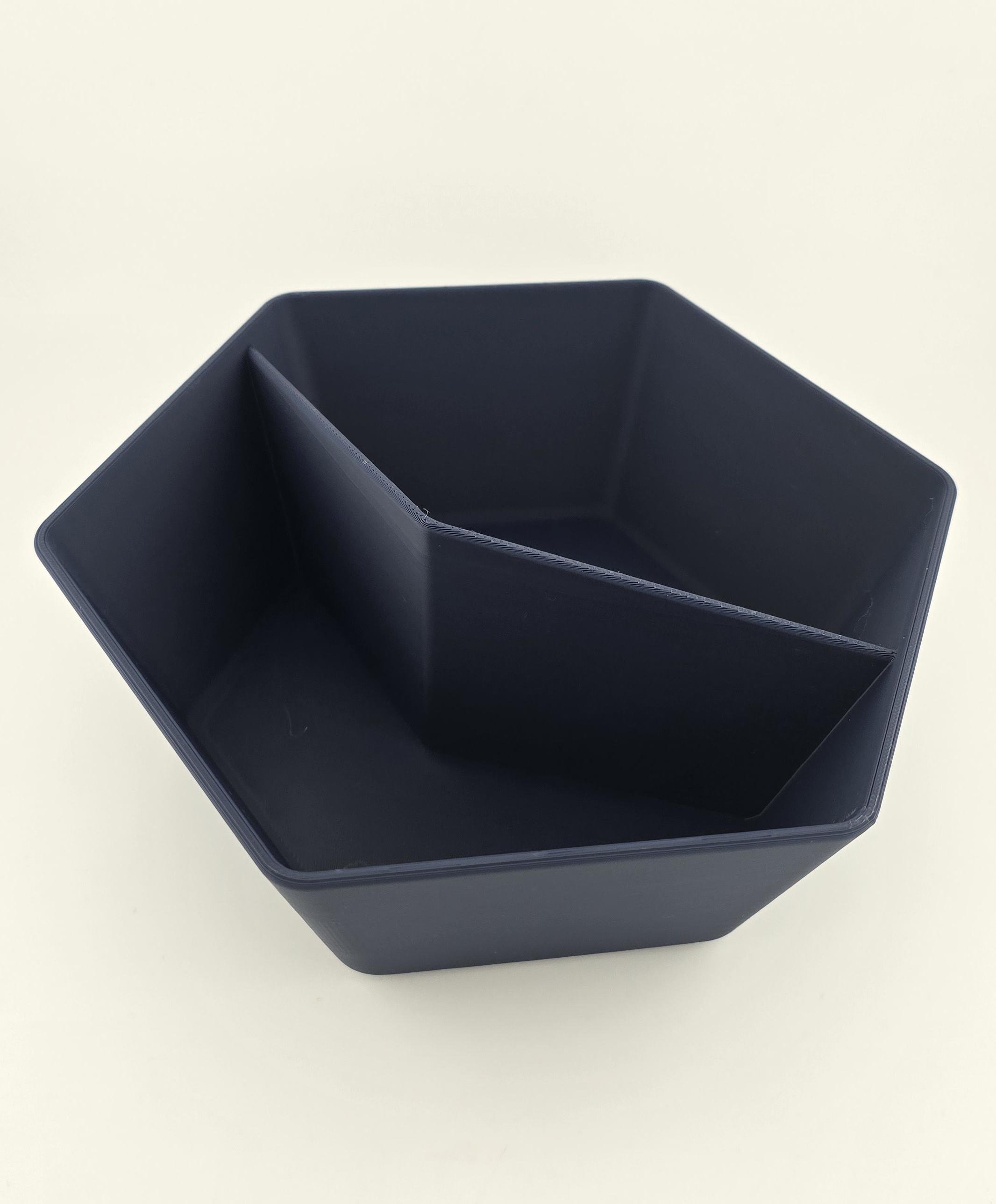 Тарілка для снеків насіння фісташок та горіхів (2019) Тарілка для снеків насіння фісташок та горіхів (2019)