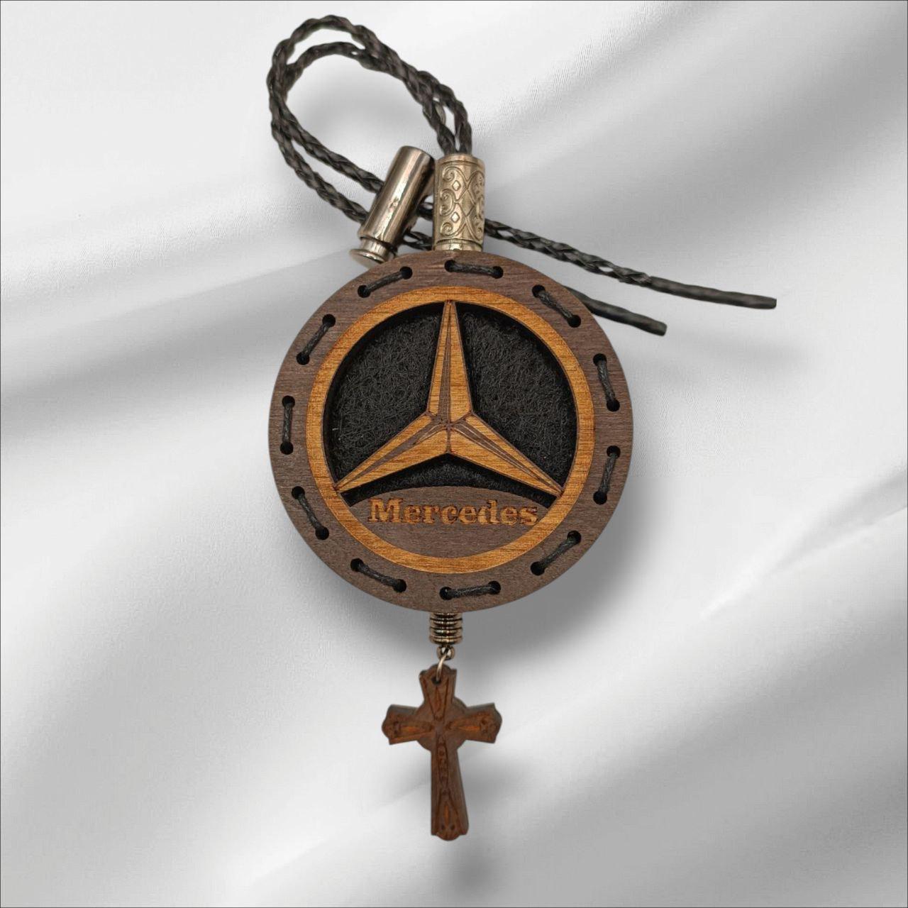 Ароматизатор для авто Mercedes Benz из дерева/войлока и аромапарфюм 10 мл (94) Ароматизатор для авто Mercedes Benz из дерева/войлока и аромапарфюм 10 мл (94)