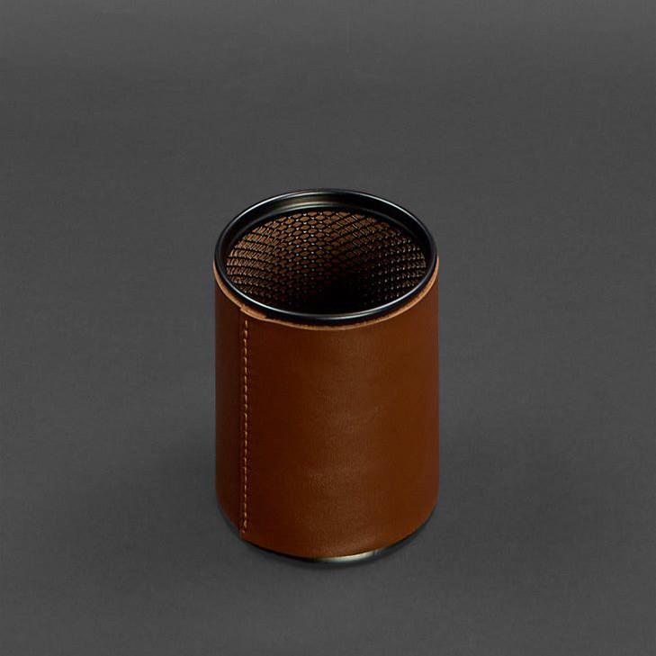Стакан для ручек в кожаном чехле краст Светло-коричневый (A-027816) - фото 4 Стакан для ручек в кожаном чехле краст Светло-коричневый (A-027816) - фото 4