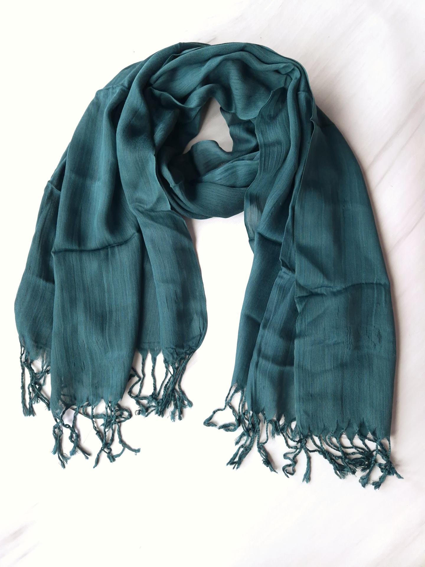 Шарф-палантин жіночий однотонний весна-осінь 164х65 см Смарагдовий (15045)