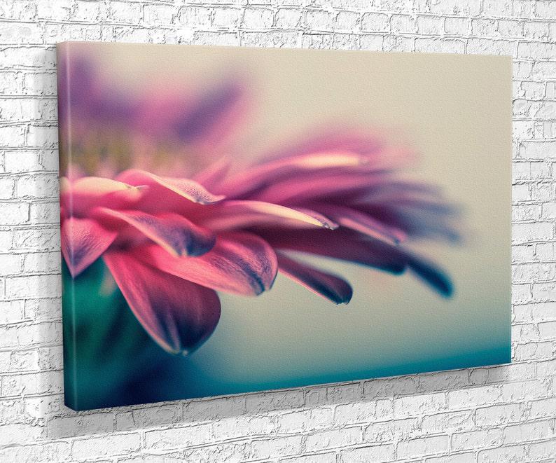 Картина для интерьера Лепестки герберы 120x80 см (690)