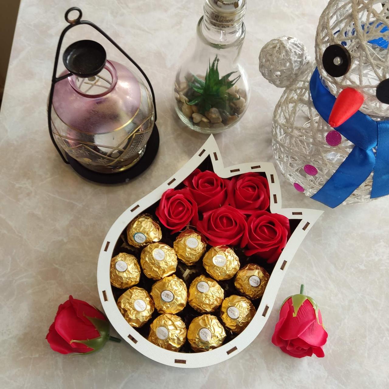 Подарунковий бокс із цукерок Ferrero і троянд для дівчини на 8 березня/день закоханих/день народження (ar40) - фото 8