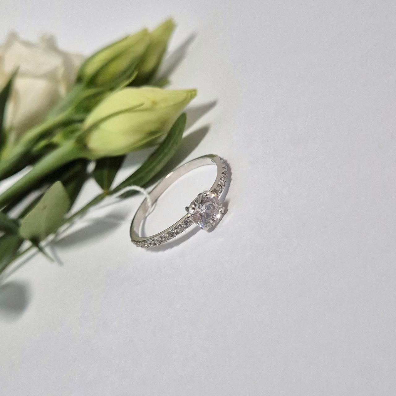 Кольцо серебряное с белыми камнями серебро 925 пробы родированное р. 16,5 (1107) Кольцо серебряное с белыми камнями серебро 925 пробы родированное р. 16,5 (1107)