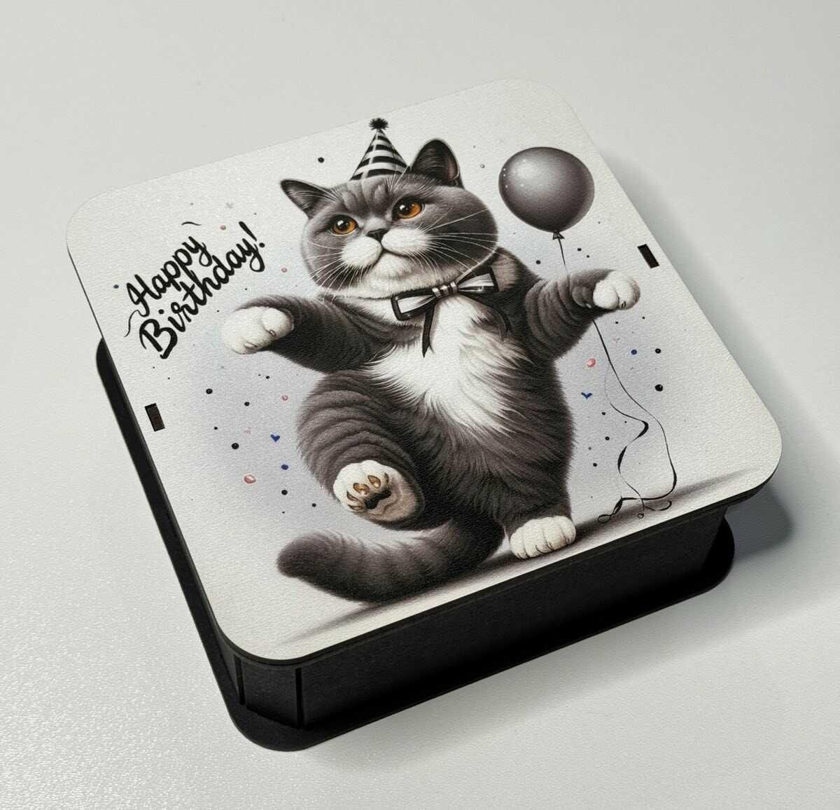 Подарункова коробка З Днем народження 20х20х8 см