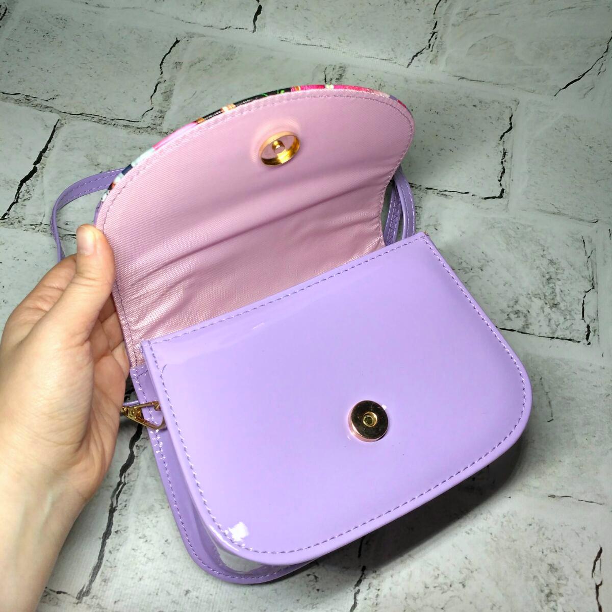 Сумочка дитяча для дівчинки лакова з ремінцем Ельза 17х13х6 см Бузковий (9004-6) - фото 2 Сумочка дитяча для дівчинки лакова з ремінцем Ельза 17х13х6 см Бузковий (9004-6) - фото 2