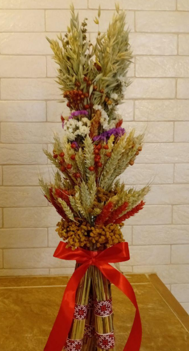 Дидух рождественский из колосья пшеницы/льна и овса на трех ножках 55-60 см с лентой вышиванкой Красный (2793905606)