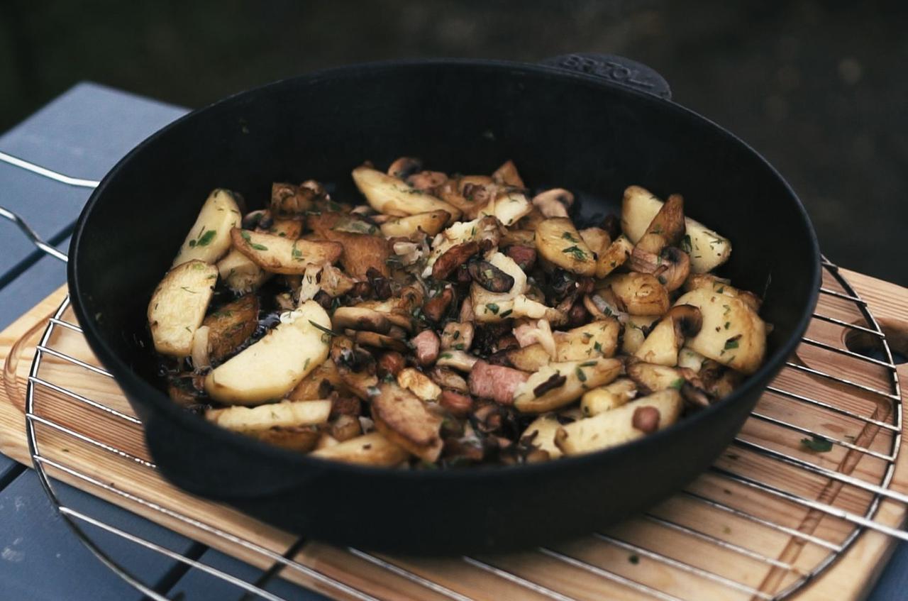 Жаровня чавунна BRIZOLL M2660U 260 мм кругла з ручками (2663202888) - фото 3 Жаровня чавунна BRIZOLL M2660U 260 мм кругла з ручками (2663202888) - фото 3