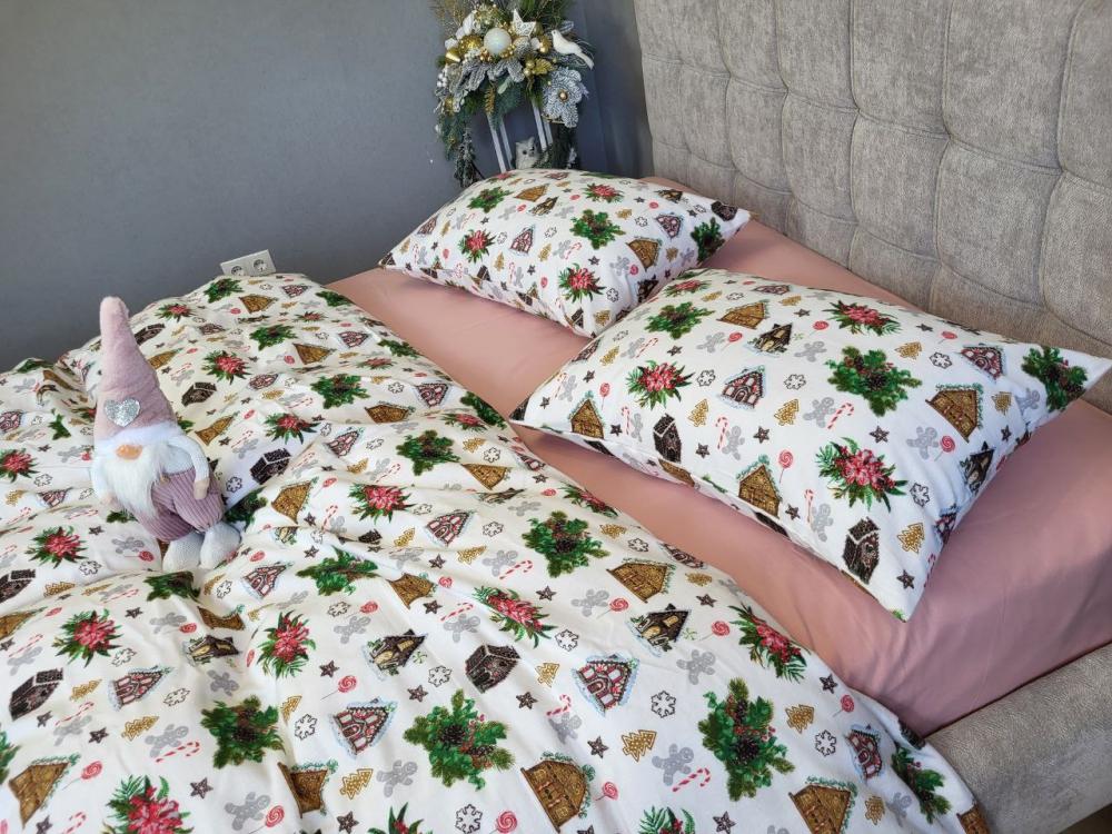 Комплект постельного белья Сладкие избушки Turkish flannel семейный на резинке Розовый (1990791592)