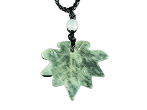 Амулет із каменю нефрит Лист Клена 2,7x2,5x0,2 см (t07812)