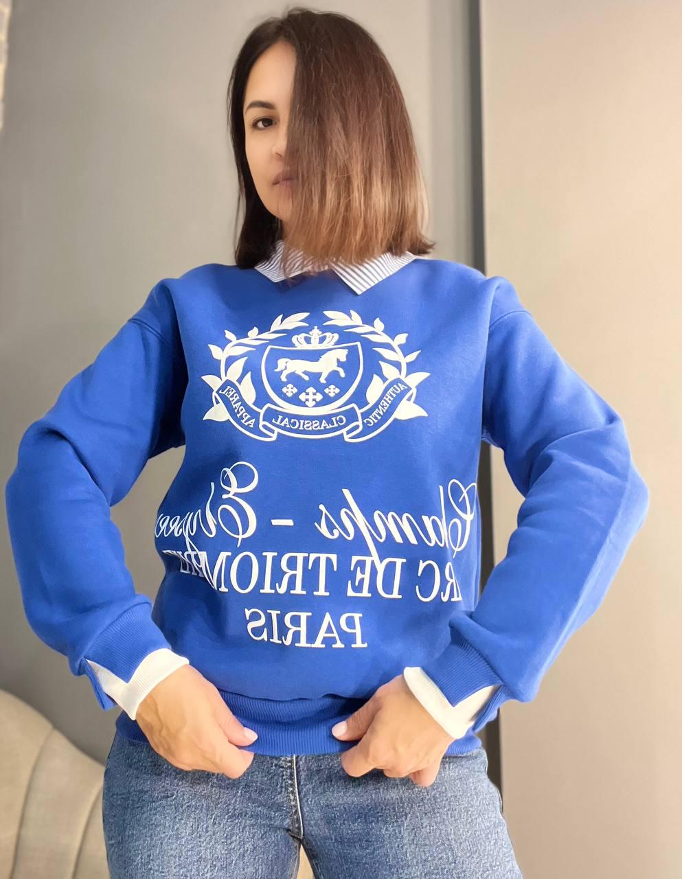 Свитшот женский OLIVIA 2473 с воротником и рисунком спереди утепленный на флисе OS Синий (1185) - фото 6