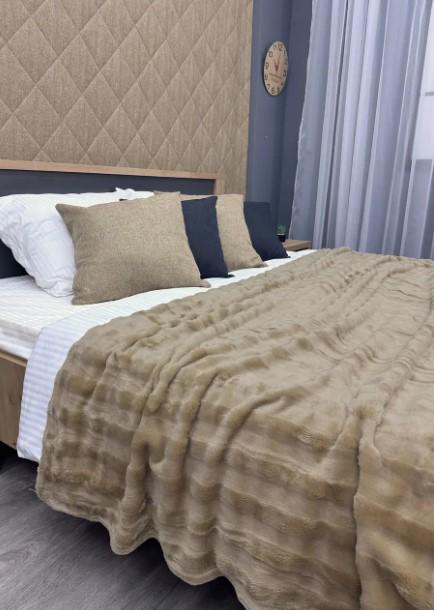 Покрывало на кровать Soft Night в полоску плюша 200х230 см Темно-бежевый (87-135) - фото 4 Покрывало на кровать Soft Night в полоску плюша 200х230 см Темно-бежевый (87-135) - фото 4