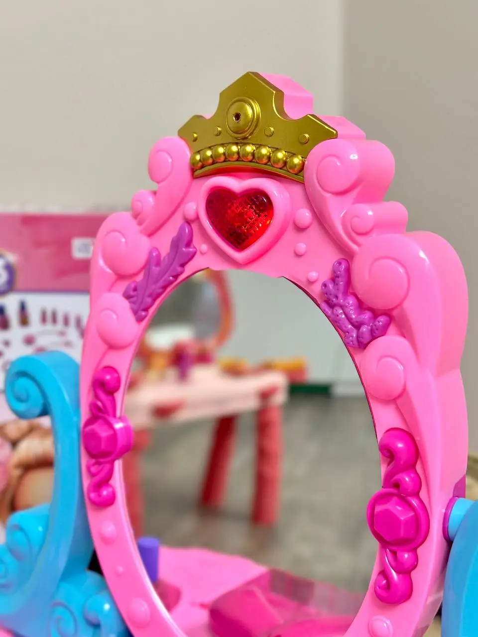 Столик косметический детский 661-39 со стульчиком и аксессуарами (2565074541) - фото 3 Столик косметический детский 661-39 со стульчиком и аксессуарами (2565074541) - фото 3