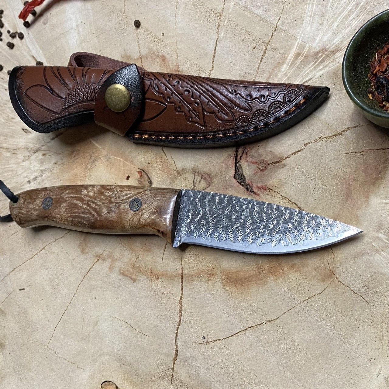 Кухонный нож кованый японский из дамасской стали с чехлом