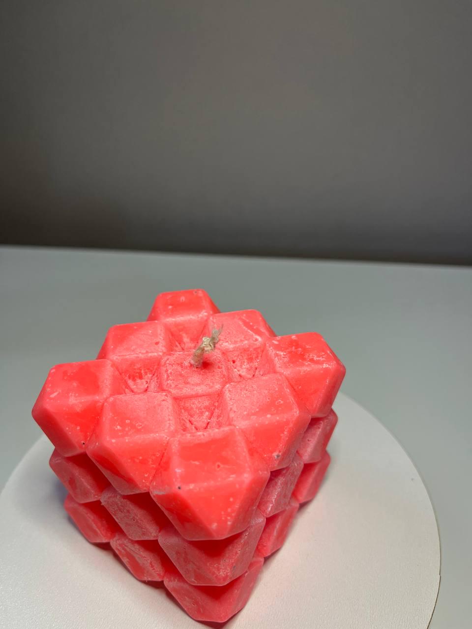 Свечка декоративная ручной работи Куб Ярко-красный - фото 2