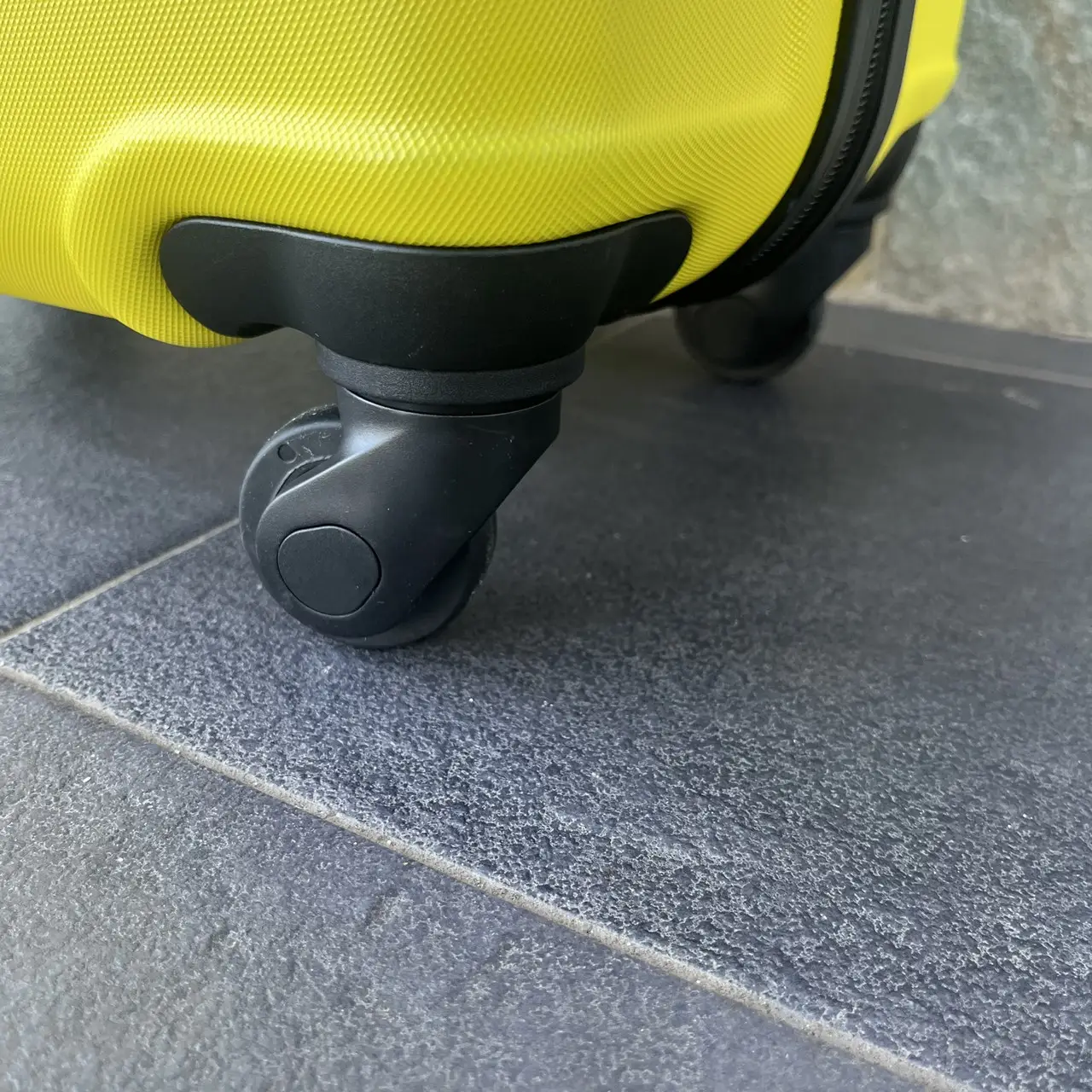 Чемодан дорожный Bloom 1507 М 63 л Желтый - фото 4 Чемодан дорожный Bloom 1507 М 63 л Желтый - фото 4