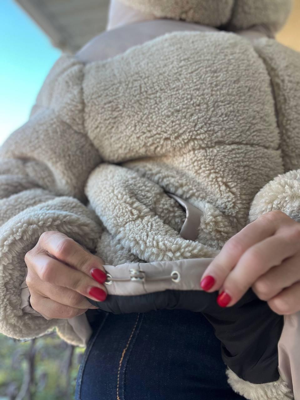 Куртка женская Lady Yep 9055 тедди комбинированная искусственный мех оверсайз с капюшоном р. 44-48 Бежевый (3054) - фото 5