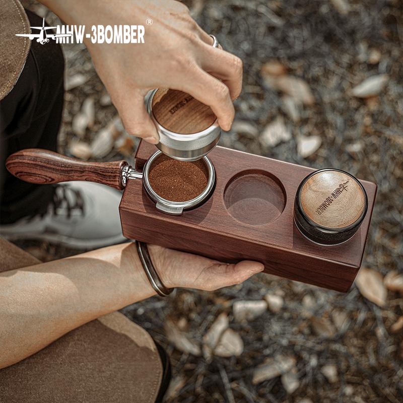 Универсальная станция для темперовки кофе деревянная MHW-3BOMBER 51-54 мм Бук (CH5414) - фото 5 Универсальная станция для темперовки кофе деревянная MHW-3BOMBER 51-54 мм Бук (CH5414) - фото 5