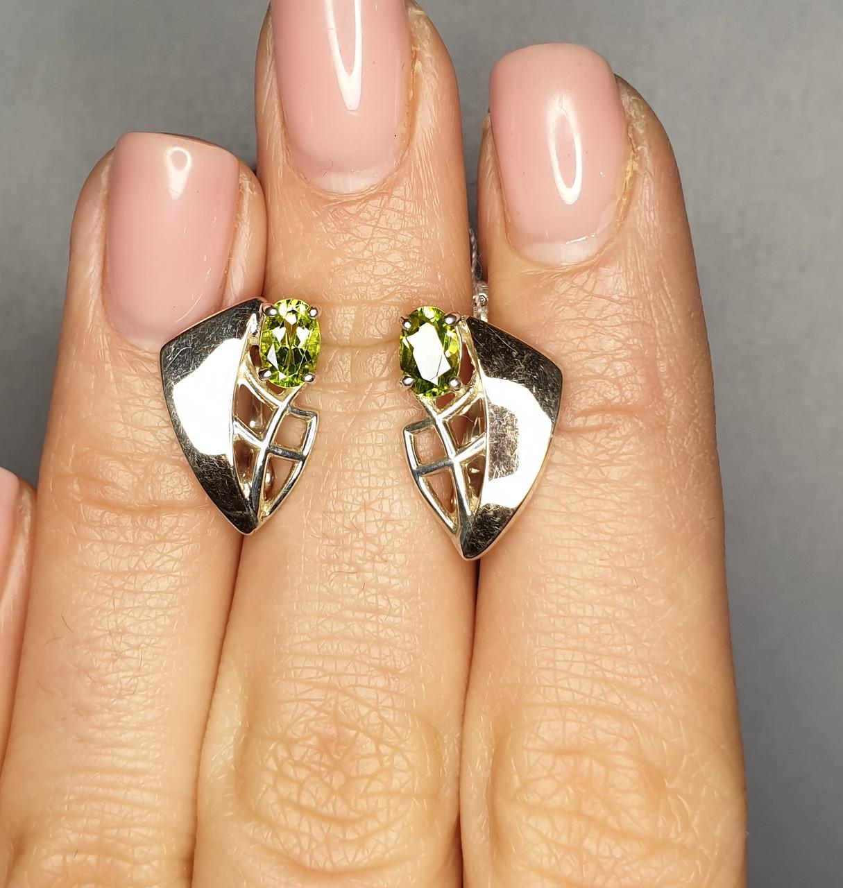 Серьги серебряные с хризолитом 3,95 г (1365699507)