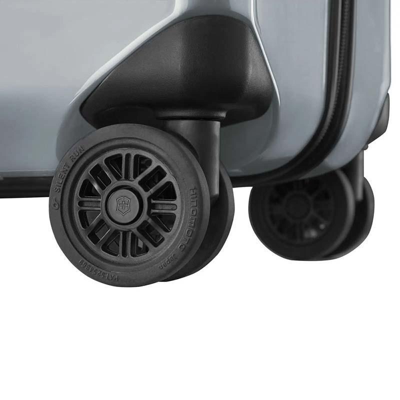 Валіза на 4 колесах Victorinox Travel M 74 л Airox Silver (Vt612508) - фото 8 Валіза на 4 колесах Victorinox Travel M 74 л Airox Silver (Vt612508) - фото 8