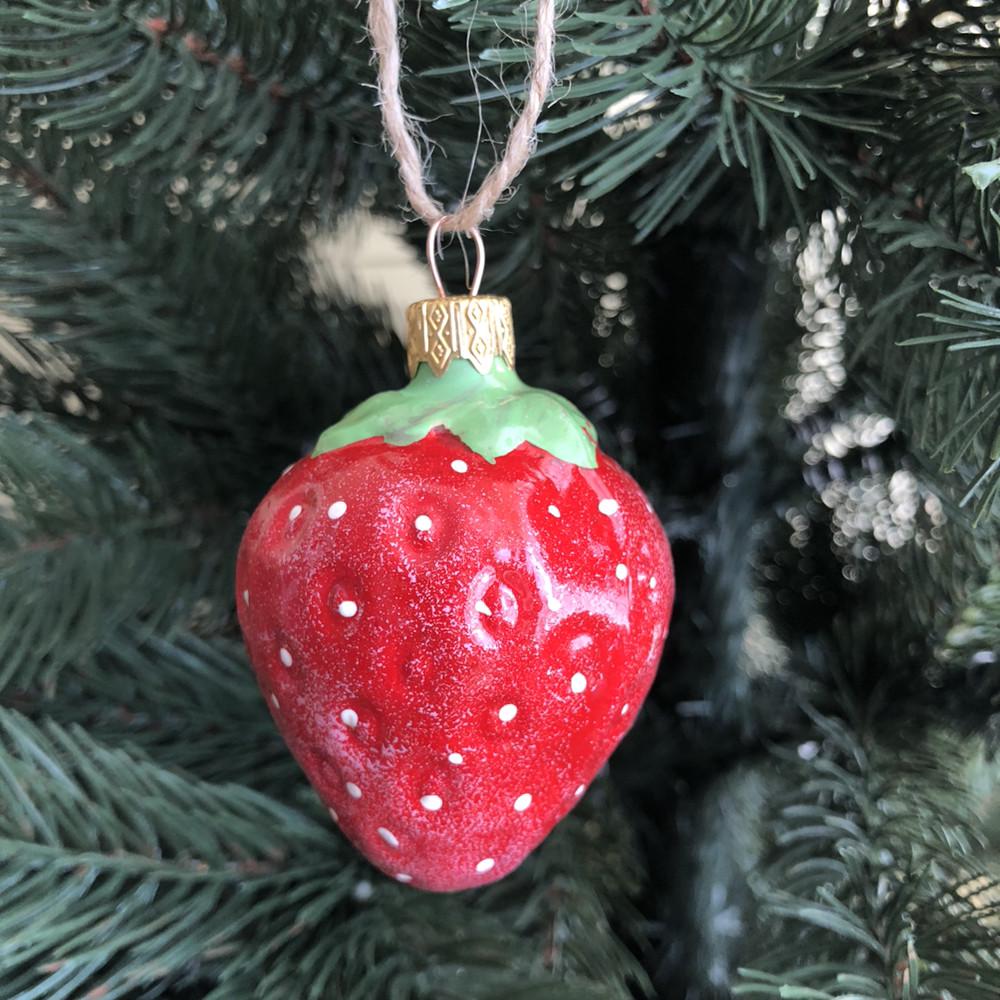 Игрушка елочная формованная Клубничка