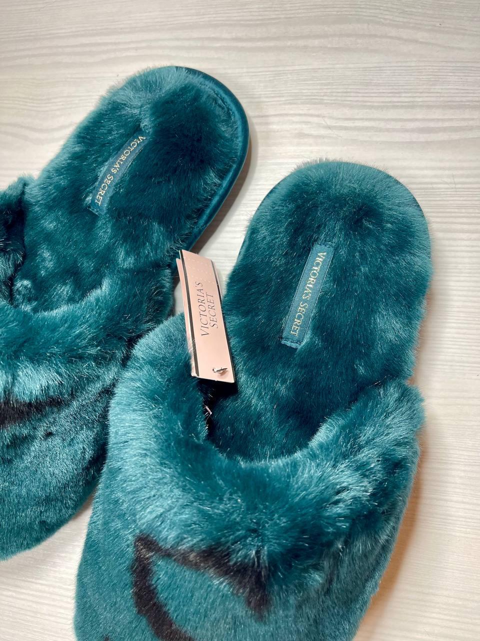 Тапочки домашні жіночі хутряні Victoria's Secret Closed Toe Faux Fur Slipper Kir з логотипом Зелений - фото 5