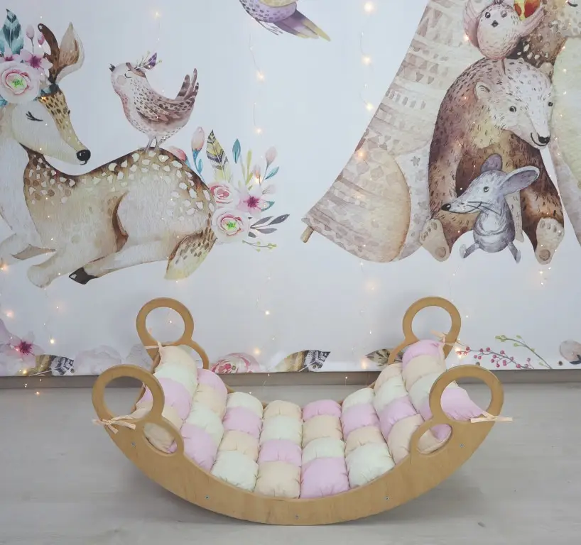 Качели балансир с матрасом Алиса для детей от 2 месяцев 99х49х45 см с нагрузкой до 100 кг из высококачественной МДФ