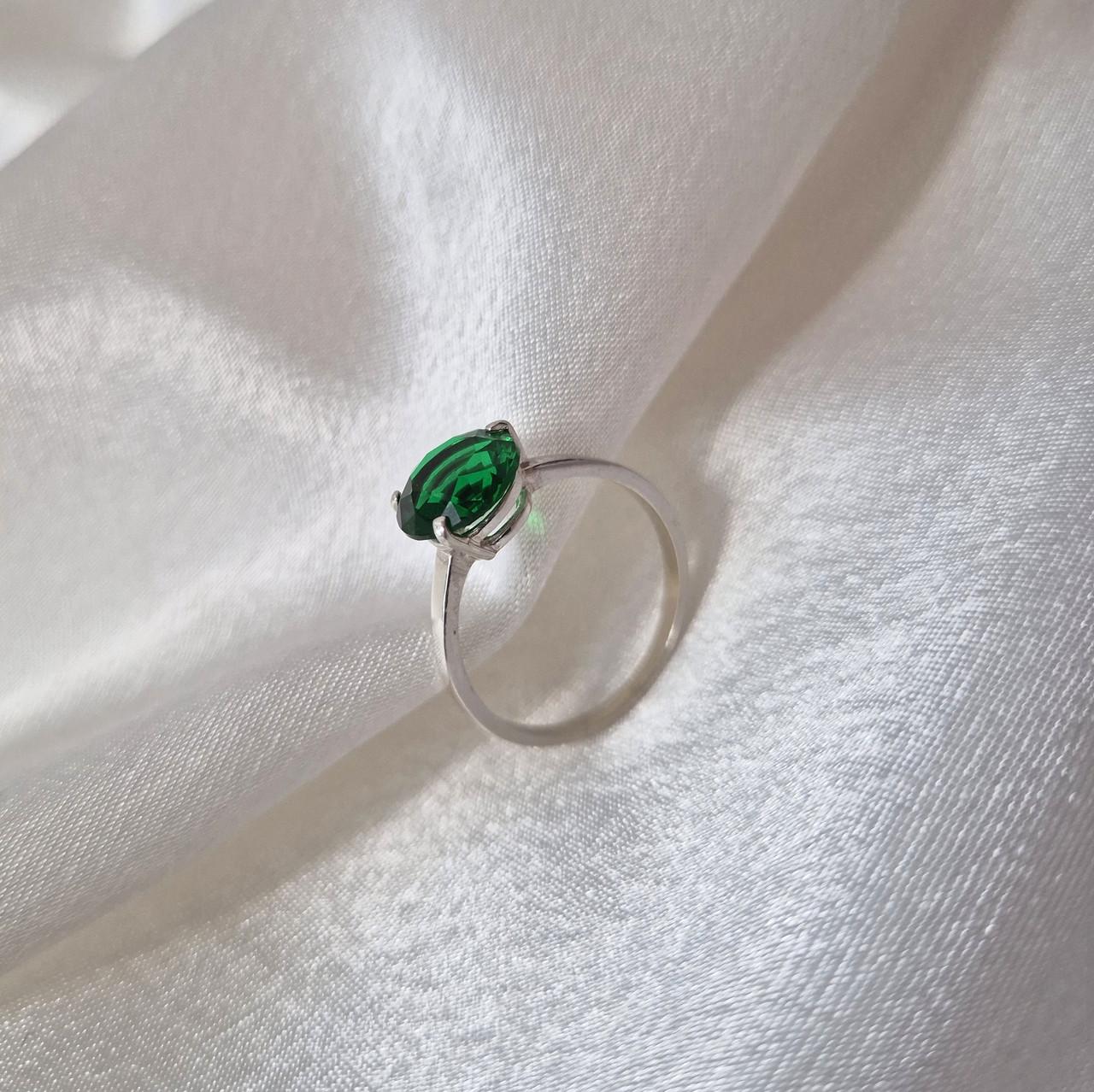Кольцо с большим зеленым камнем серебро 925 пробы 2,20 г р. 19,5 (1455)