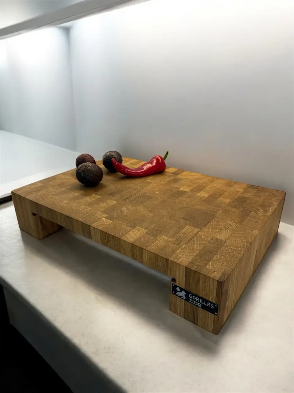 Дошка обробна торцева Gorillas BBQ дубова з піддоном 500х350х100 мм (27722398) - фото 2 Дошка обробна торцева Gorillas BBQ дубова з піддоном 500х350х100 мм (27722398) - фото 2