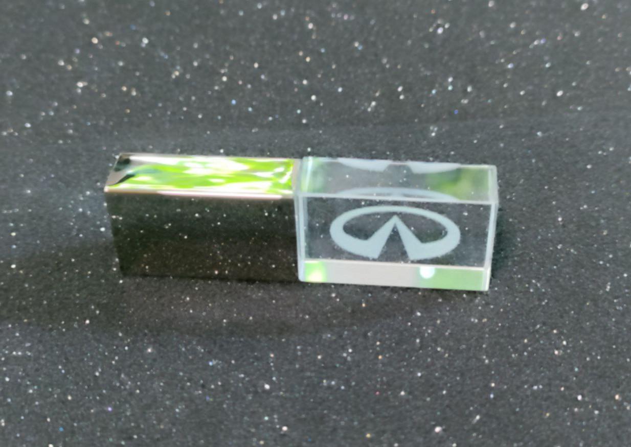 Флешка з логотипом Infiniti 32 ГБ (1939771842)