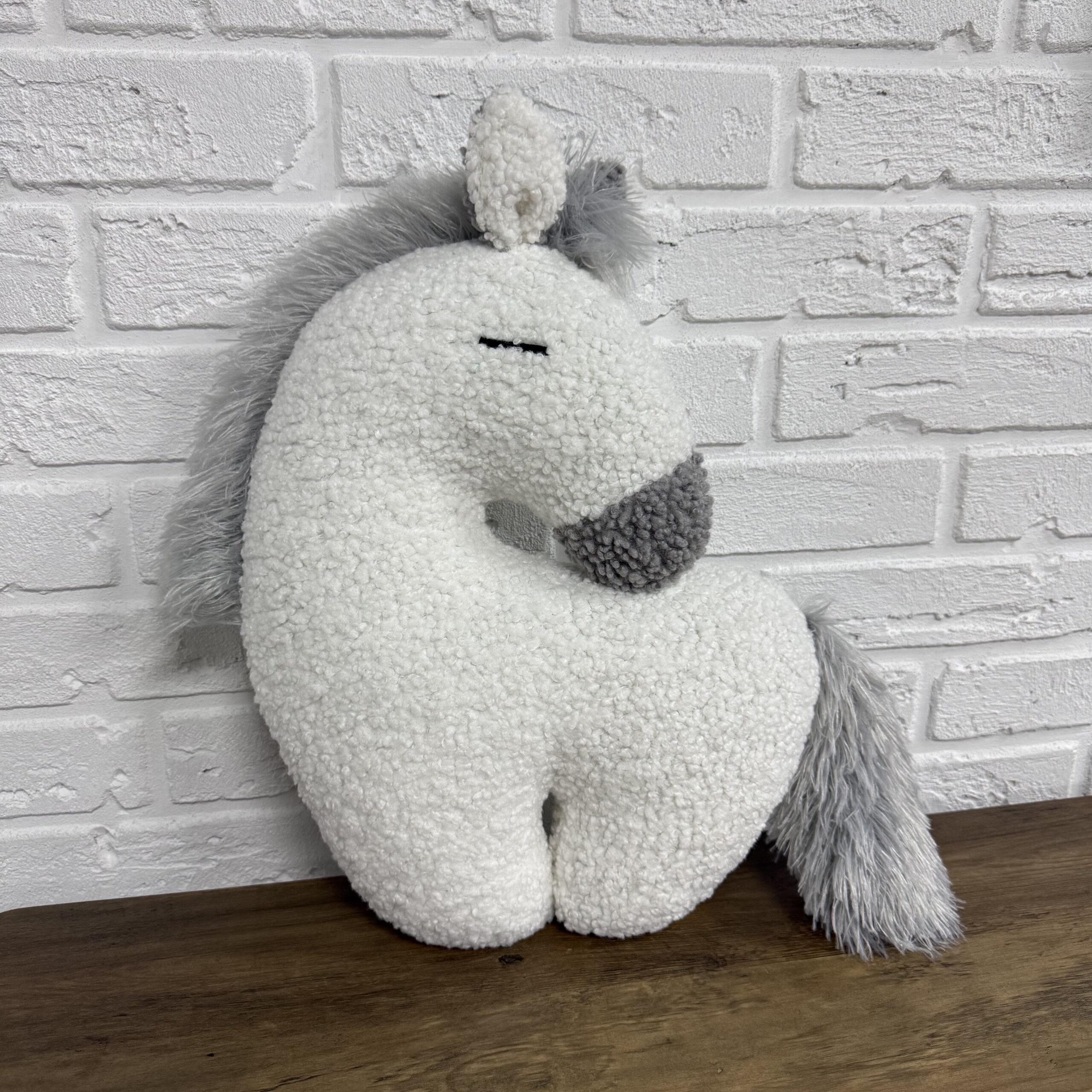 Подушка новорічна Comfort Home Конячка хутряна 40х35 см - фото 1 Подушка новорічна Comfort Home Конячка хутряна 40х35 см - фото 1