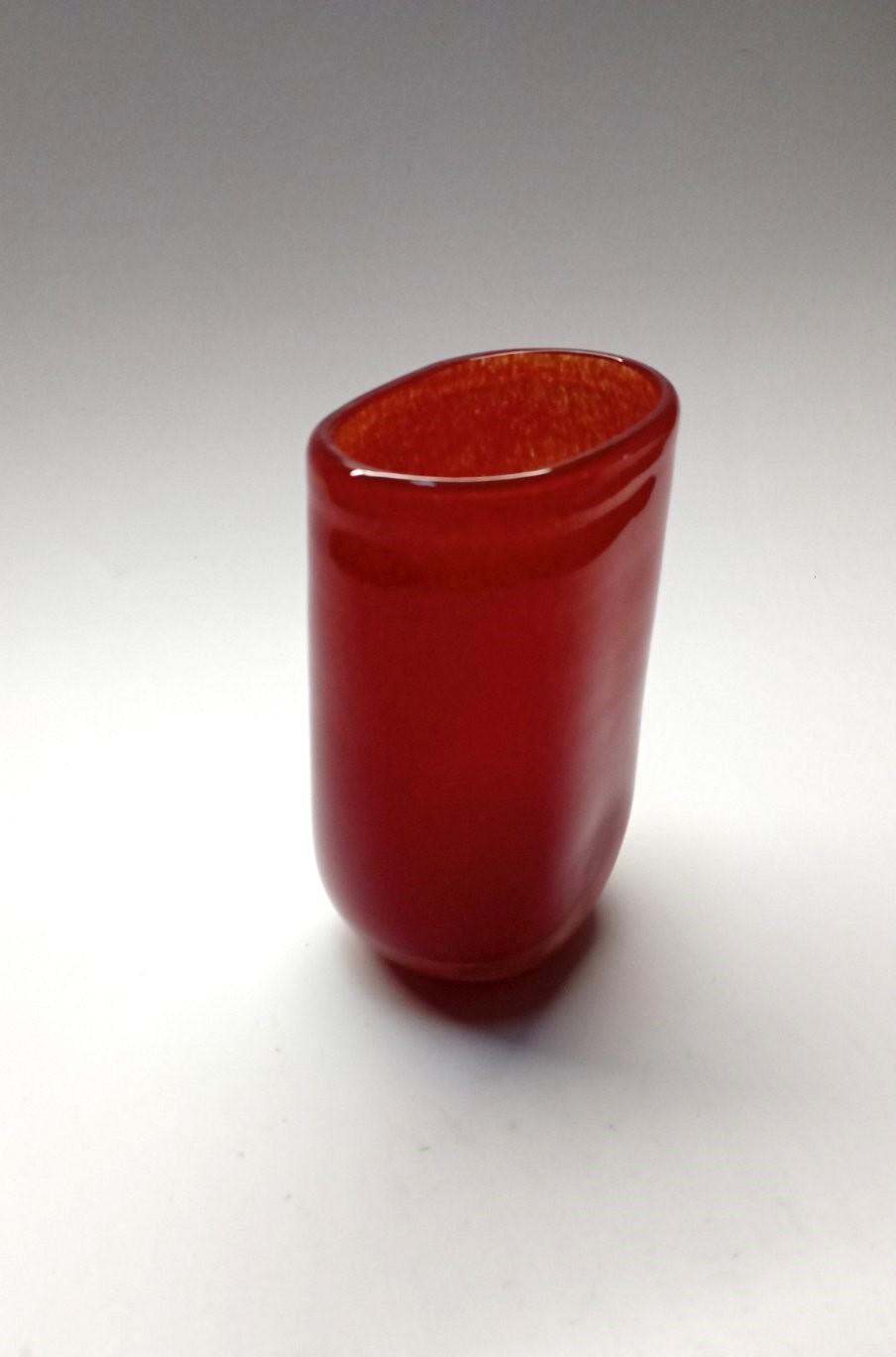 Ваза стеклянная Гутняр 18х8х13 см Красный - фото 2 Ваза стеклянная Гутняр 18х8х13 см Красный - фото 2