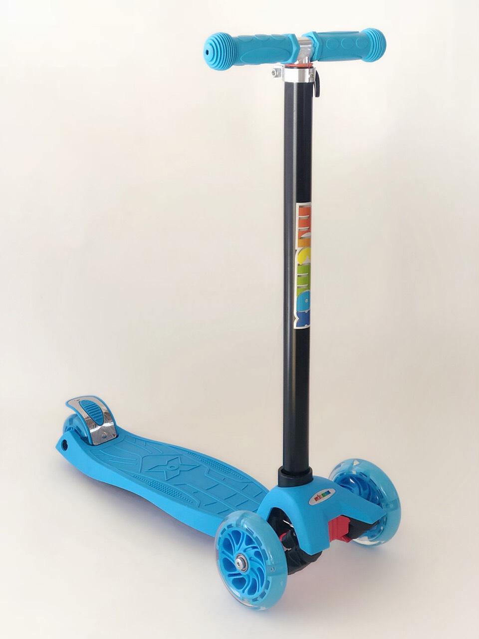 Самокат дитячий Scooter Pro з підсвічуванням коліс 036 Блакитний (036-blue) Самокат дитячий Scooter Pro з підсвічуванням коліс 036 Блакитний (036-blue)