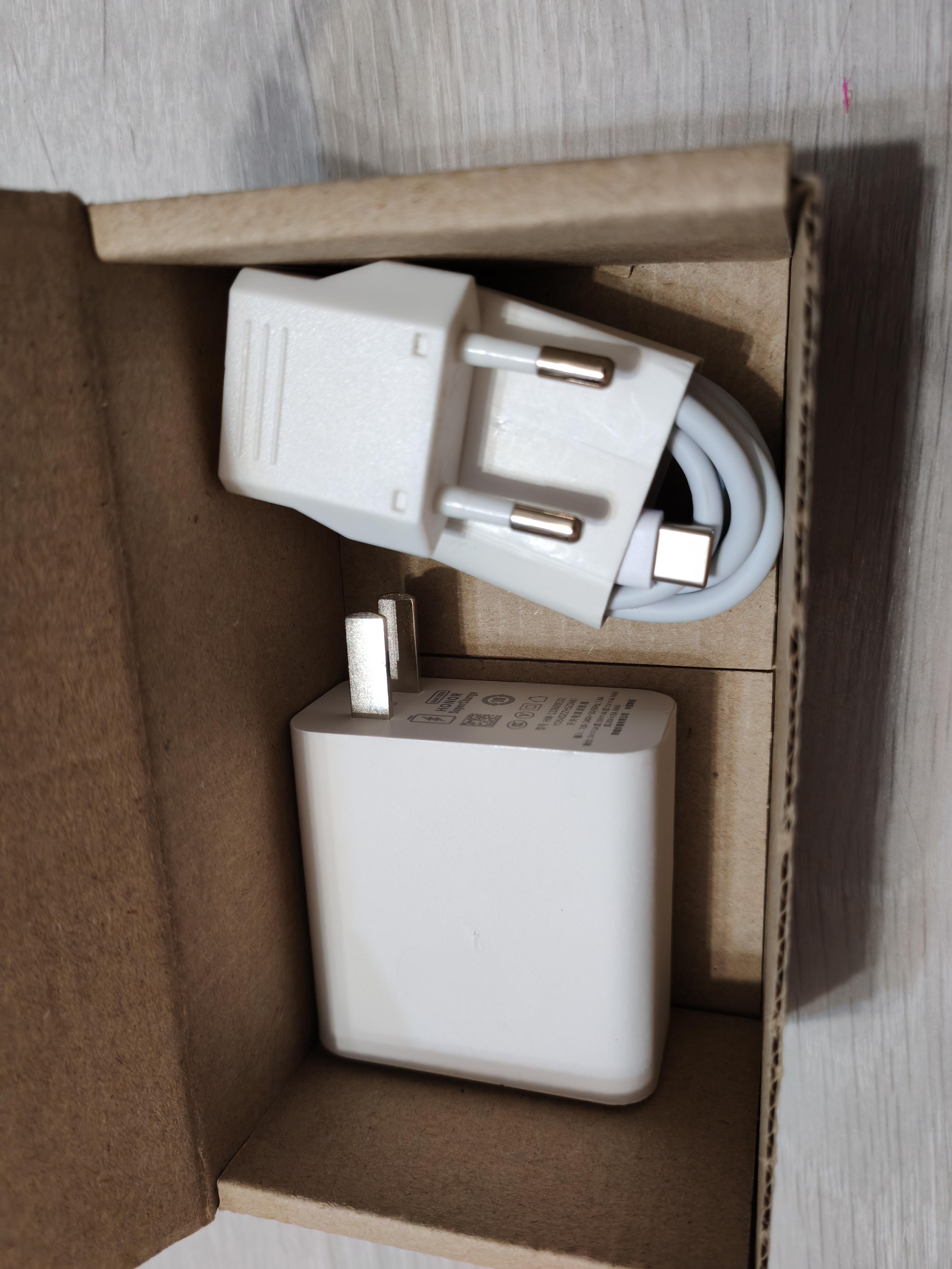 Зарядное устройство сетевое Honor SuperCharge Power Adapter 100W OEM с кабелем 1 м (29109268) - фото 4 Зарядное устройство сетевое Honor SuperCharge Power Adapter 100W OEM с кабелем 1 м (29109268) - фото 4