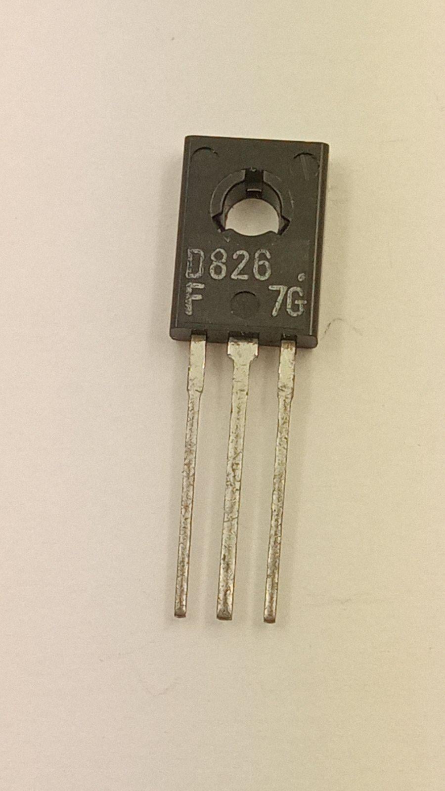 Транзистор 2SD826 (21354)